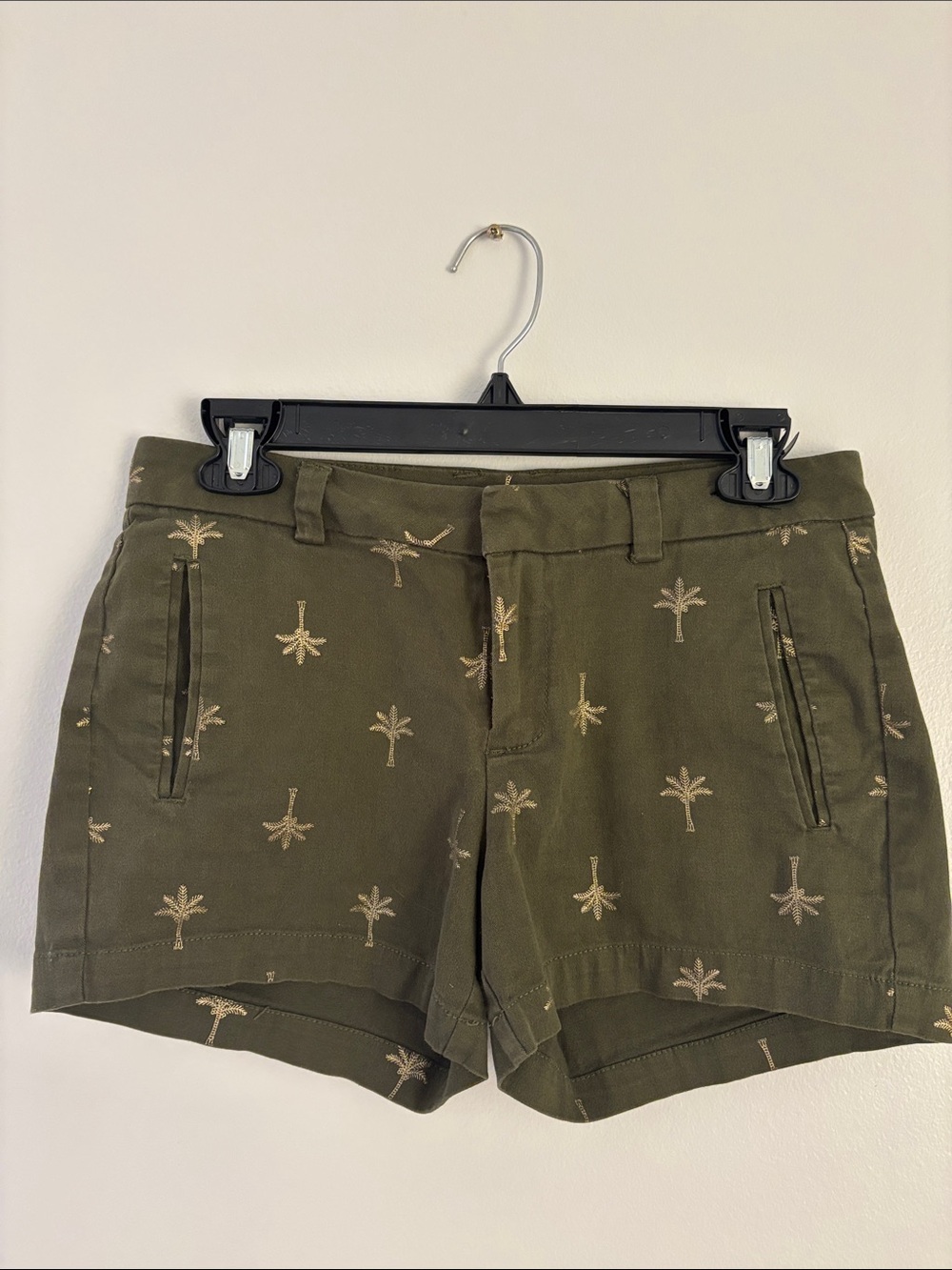 Fun a.n.a Olive Palm-Embroidered Women's Shorts